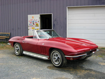 Randy Harris’s 1965 Corvette convertible 